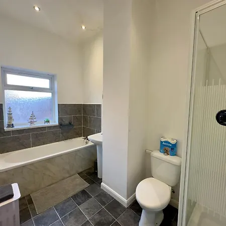 Large Ground Floor Apartment - South Shields - 3 Minutes From South Tyneside Hospital, 8 Minutes From Beach Exterior photo