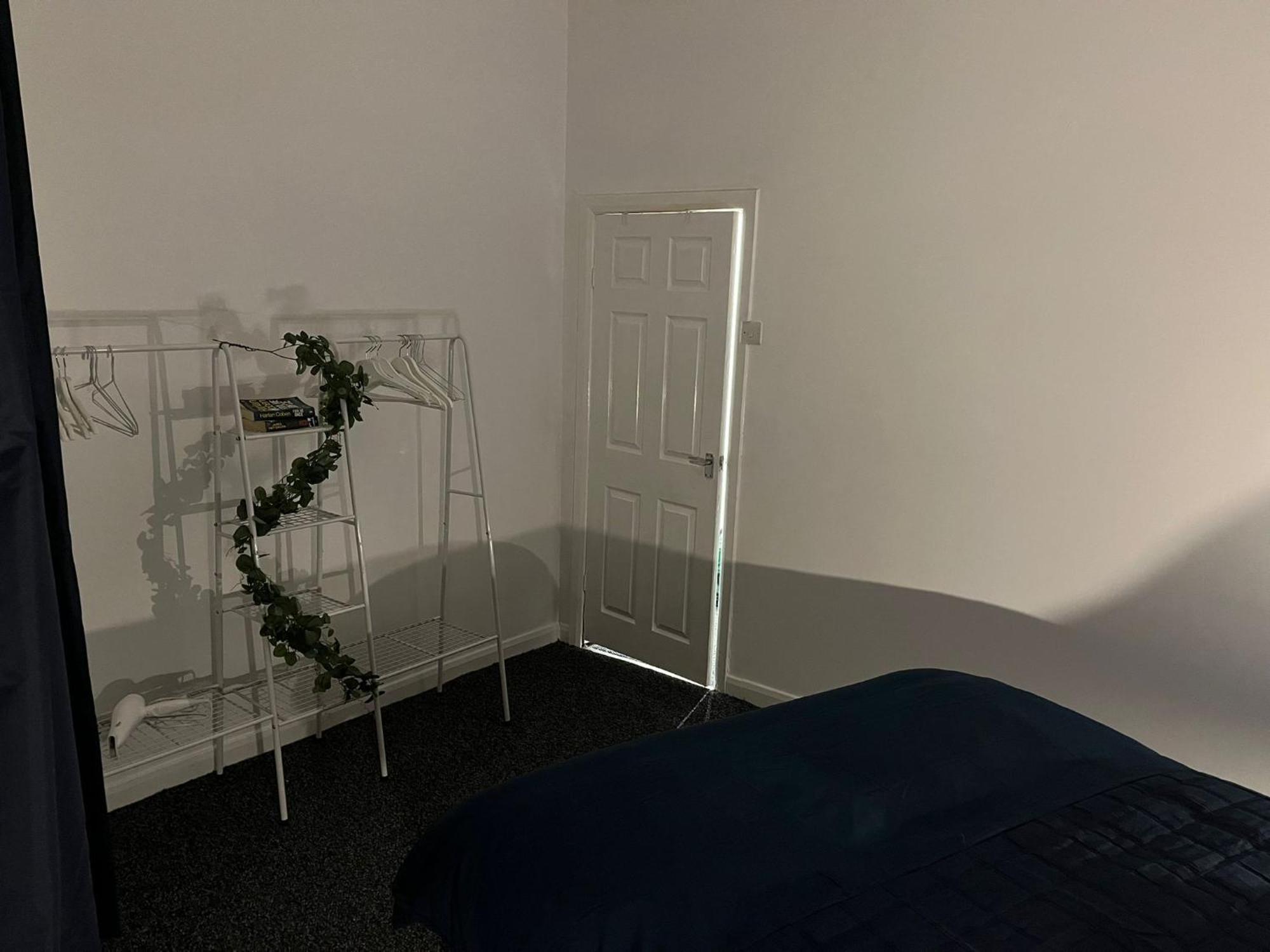 Large Ground Floor - - 3 Minutes From South Tyneside Hospital, 8 Minutes From Apartment South Shields