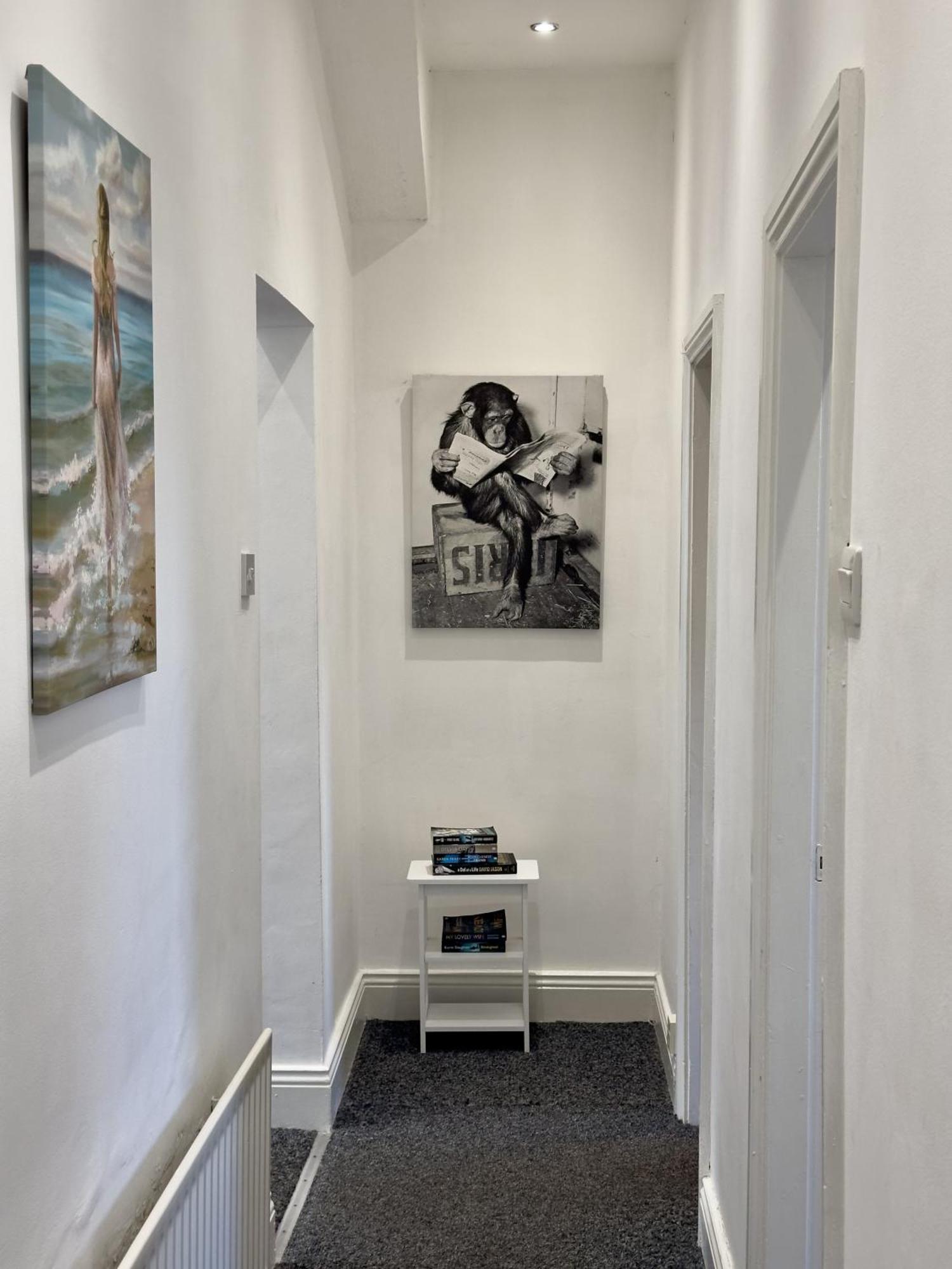 Apartment Large Ground Floor - - 3 Minutes From South Tyneside Hospital, 8 Minutes From