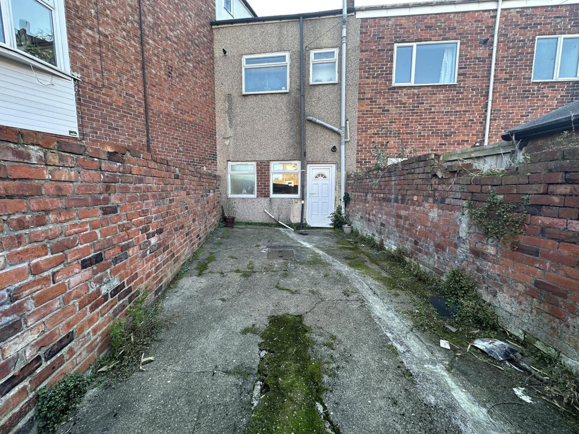 Large Ground Floor - - 3 Minutes From South Tyneside Hospital, 8 Minutes From Apartment *